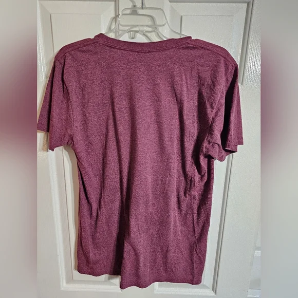 Disney Men Medium T-Shirt Maroon Cotton Blend Scar Lion King Iconic Archival 90s - Picture 3 of 6